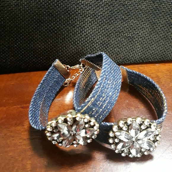 Blue Jean Daisy Queen bracelet - Picture 2 of 3